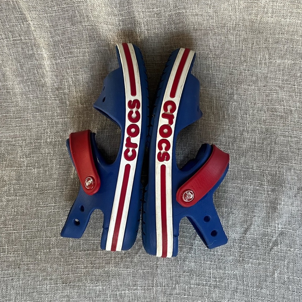 CROCS - Kid Velcro Sandal Size 1 Red,White,& Blue